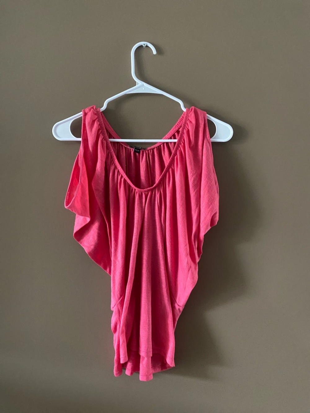 Women's Pink Scoop Neck Flutter Sleeve Top